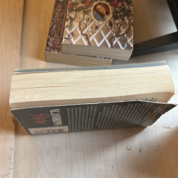 V.C. Andrews Book Set - Ruby, Pearl in the Mist, All That Glitters - Picture 4 of 10